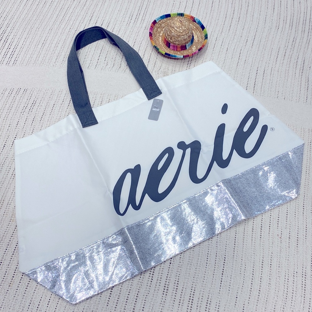 Brand New AERIE Huge Cute Summerly Tote